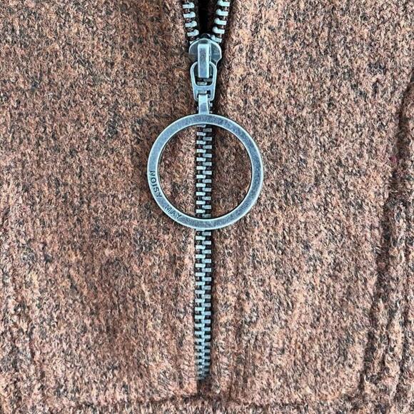 🚓 NWOT Noisy May New Alice Knit Quarter Zip Sweater Vest M Brown - Picture 4 of 12